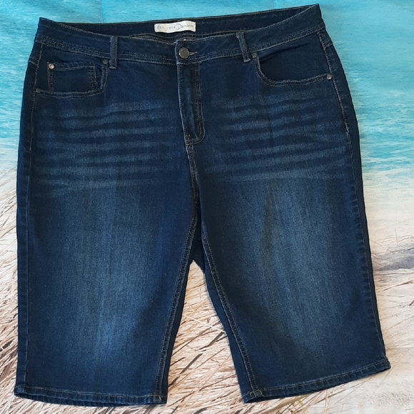C Est. 1946 Denim - C Established 1946 Women's 16 W High Rise Denim Jean Shorts